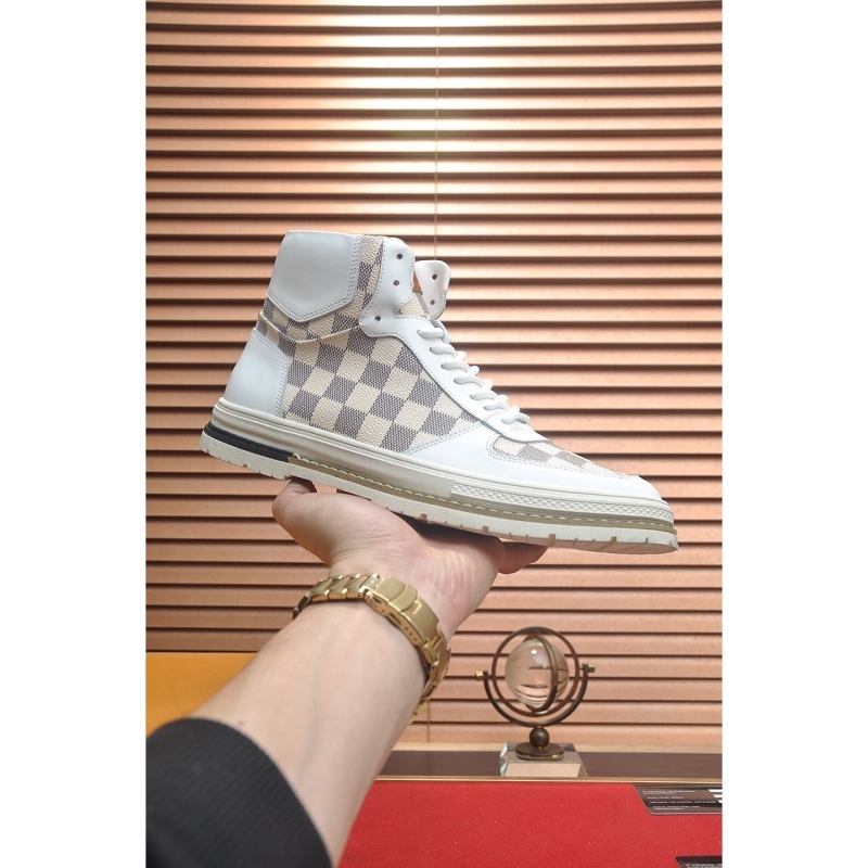 l**is V*t*n sneakers